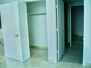 333 NE 24th St, Unit 1706 in Miami, FL - Building Photo - Building Photo