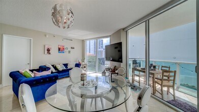 150 Sunny Isles Blvd, Unit 601 in Sunny Isles Beach, FL - Foto de edificio - Building Photo