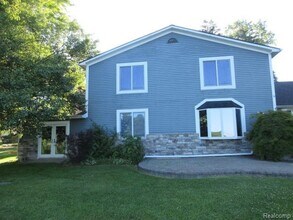 4870 Lakeview Blvd in Clarkston, MI - Building Photo - Building Photo