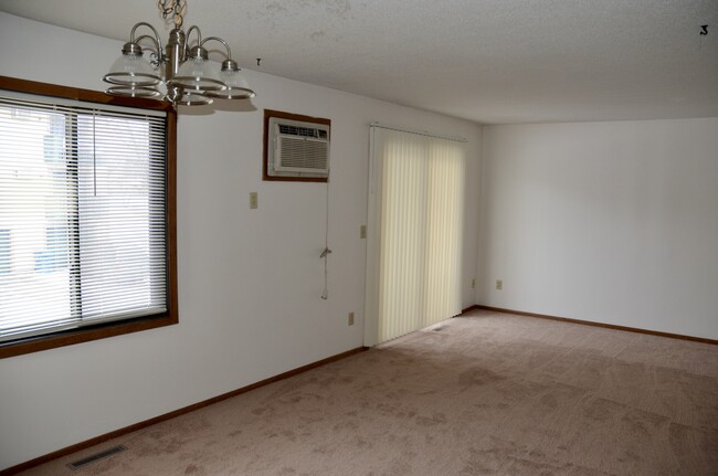1595 11th Ave, Unit 4 in Newport, MN - Building Photo - Building Photo