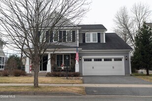 5 Maria Ln in Saratoga Springs, NY - Building Photo