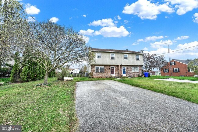 28 Maple Ave in Biglerville, PA - Building Photo - Building Photo