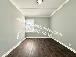 1916 E Pontiac St in Fort Wayne, IN - Building Photo - Building Photo