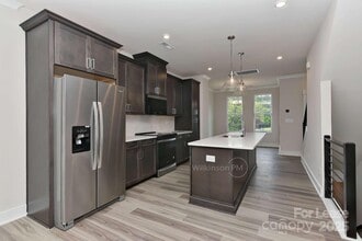 2043 Clarksdale Dr in Charlotte, NC - Building Photo - Building Photo