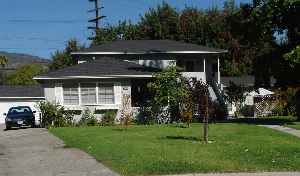 1235 N Verdugo Rd in Glendale, CA - Building Photo