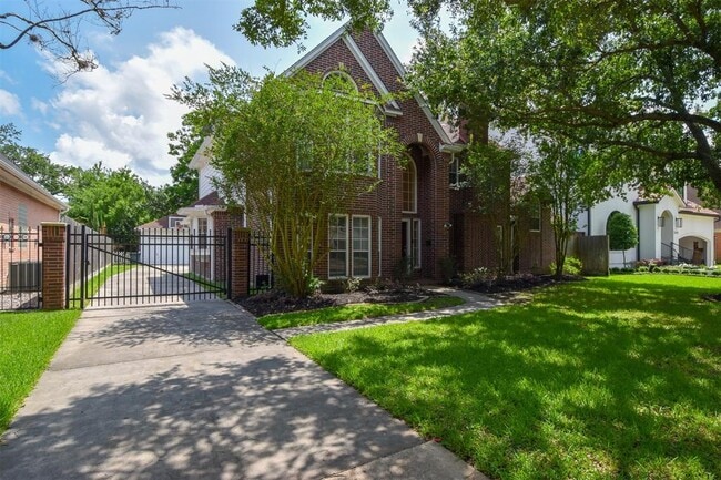 5211 Laurel St in Bellaire, TX - Building Photo - Building Photo