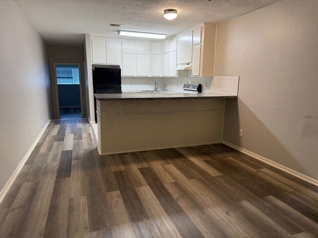 400 W Texas Ave in Baytown, TX - Building Photo - Building Photo