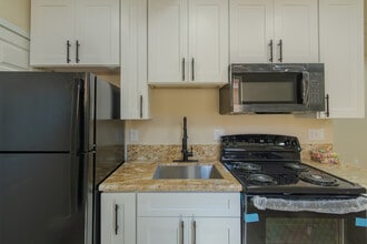 1174 Sea Strand Ln in San Diego, CA - Foto de edificio - Building Photo