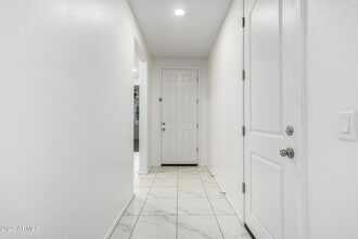 665 E Rojo Way in Gilbert, AZ - Foto de edificio - Building Photo