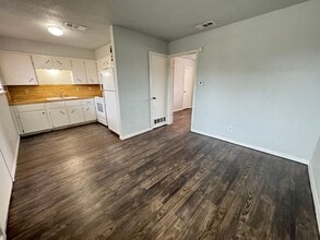 1405 N Gray St, Unit Unit 04 in Killeen, TX - Foto de edificio - Building Photo