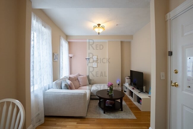 property at 7 Anderson St