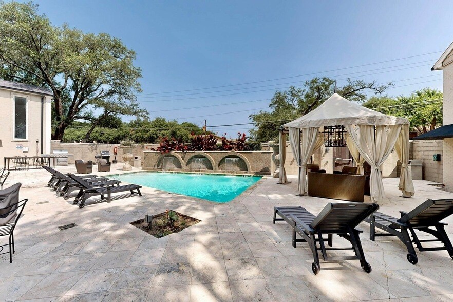 7736 Meadow Rd, Unit 203 in Dallas, TX - Building Photo