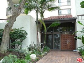 8601 Falmouth Ave in Los Angeles, CA - Building Photo