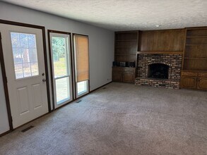 12131 Parker Cir in Omaha, NE - Building Photo - Building Photo