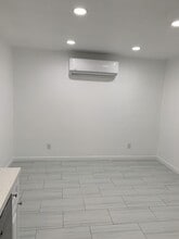 2015 9th St, Unit Unit C in Sacramento, CA - Building Photo - Building Photo