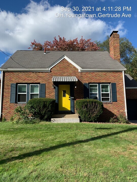 32 Gertrude Ave in Youngstown, OH - Building Photo