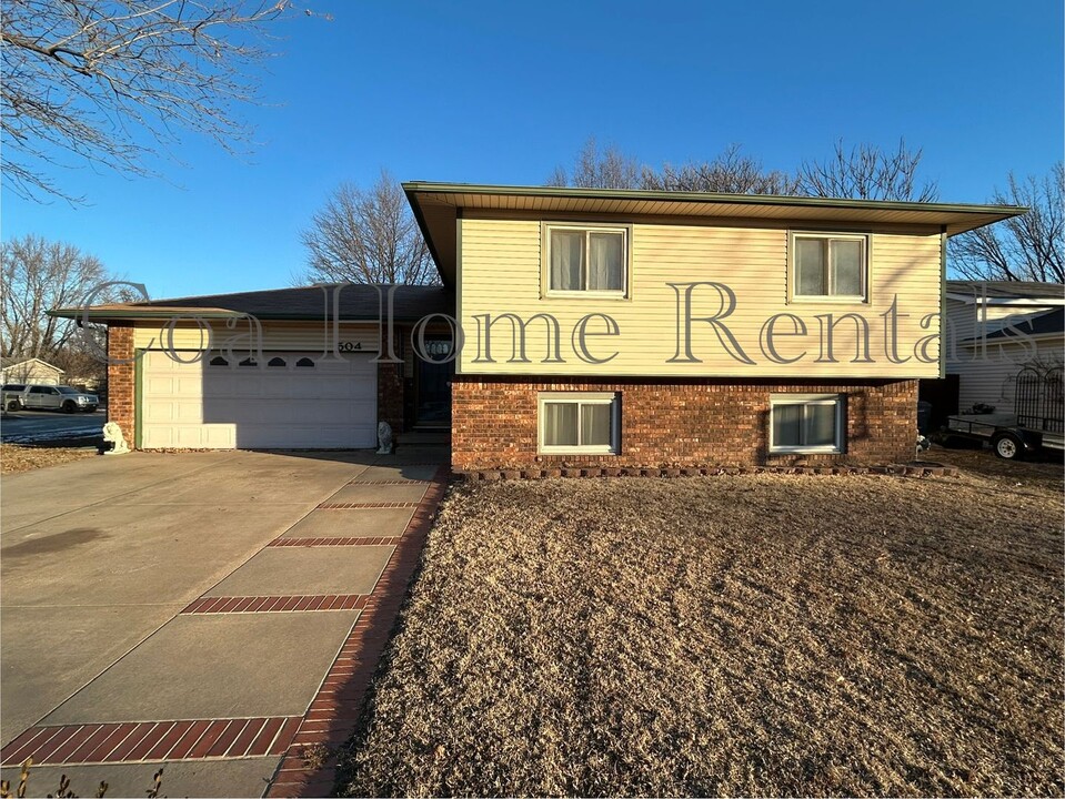 504 E Maywood St in Wichita, KS - Building Photo