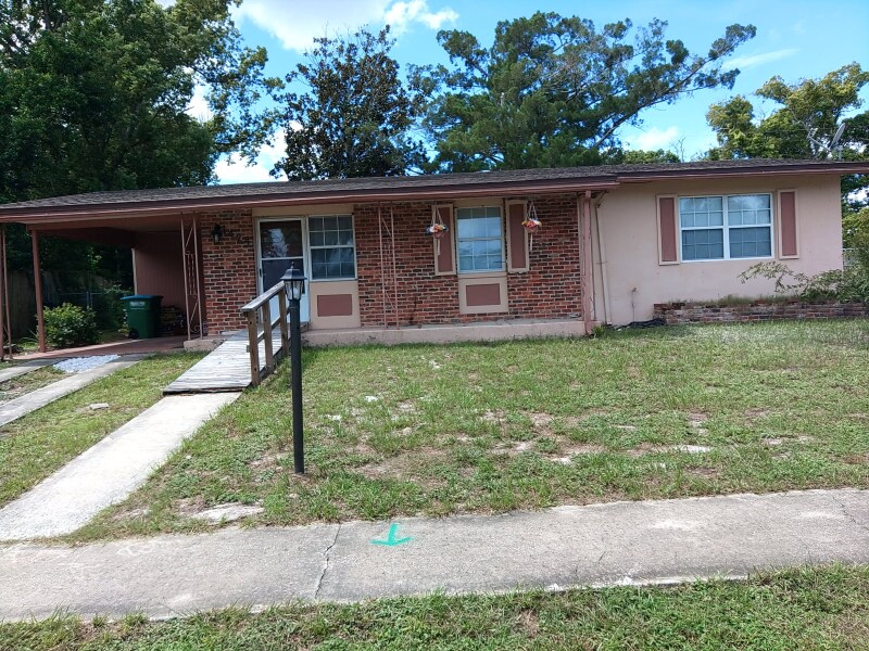 1424 W Hartley Cir in Deltona, FL - Building Photo