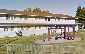 821 E Division St in Forks, WA - Building Photo - Building Photo