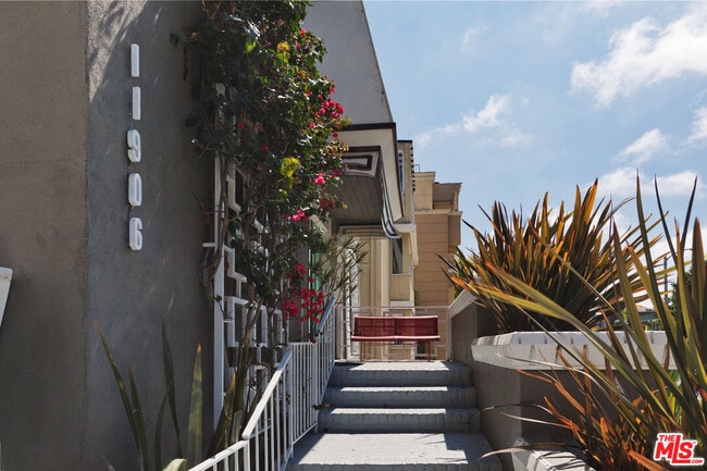 11906 Gorham Ave in Los Angeles, CA - Building Photo - Building Photo