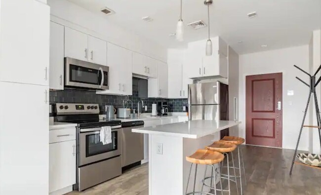 11 Essex St, Unit 2 BED Modern VERY CLEAN in Cambridge, MA - Building Photo - Building Photo