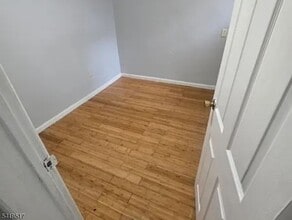 588 S 10th St, Unit 1B in Newark, NJ - Building Photo - Building Photo