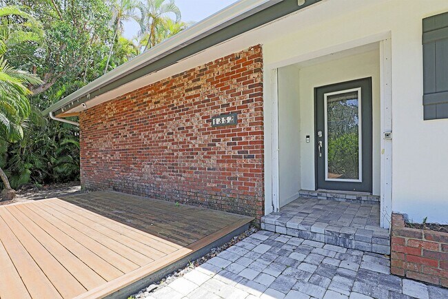 1352 Shadow Ln in Ft. Myers, FL - Building Photo - Building Photo