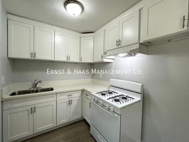 5917 Atlantic Ave in Long Beach, CA - Building Photo - Building Photo