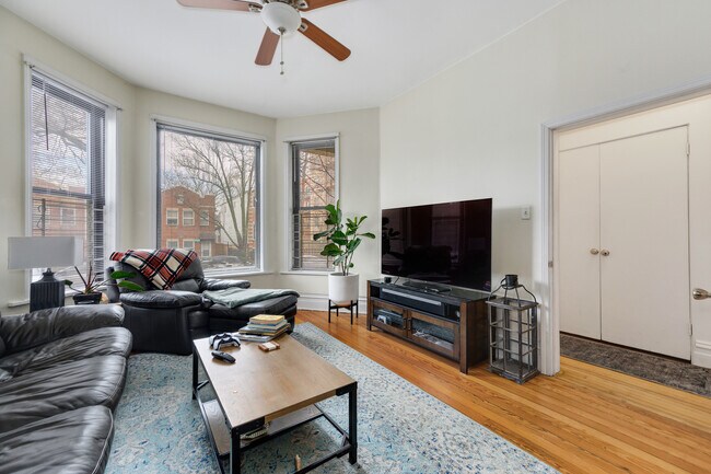 1657 N Bell Ave in Chicago, IL - Building Photo - Building Photo