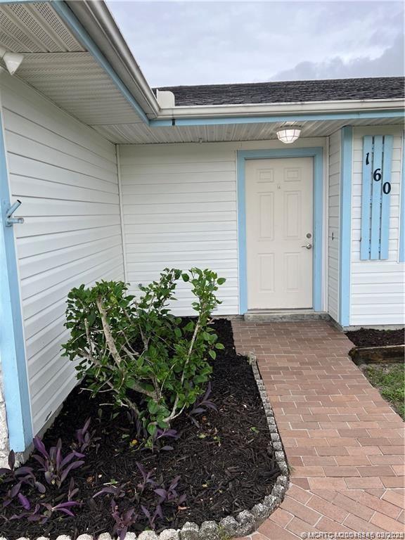 property at 160 SE Lakehurst Dr
