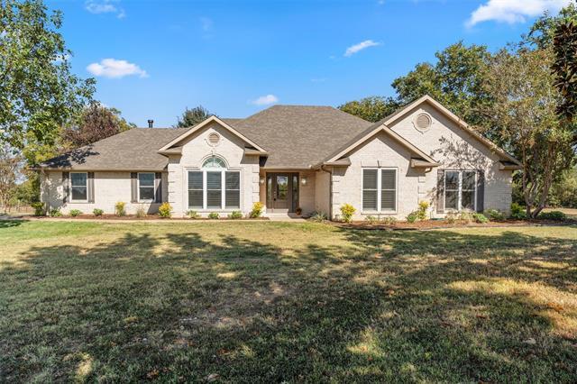 1036 High Meadow Dr in Mount Vernon, TX - Building Photo