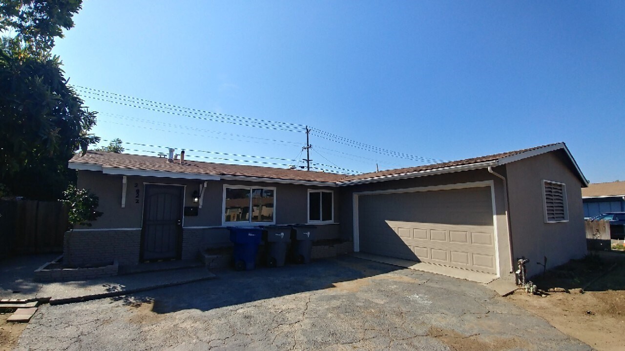 2822 E Holland Ave in Fresno, CA - Building Photo