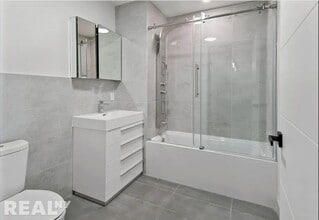 2733 E 12th St in Brooklyn, NY - Building Photo - Building Photo