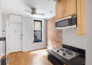 439 W 50th St in New York, NY - Building Photo - Building Photo