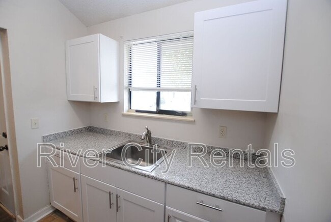 2443 N Seabury Pl in Jacksonville, FL - Building Photo - Building Photo
