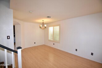 2525 W Straight Arrow Ln in Phoenix, AZ - Building Photo - Building Photo