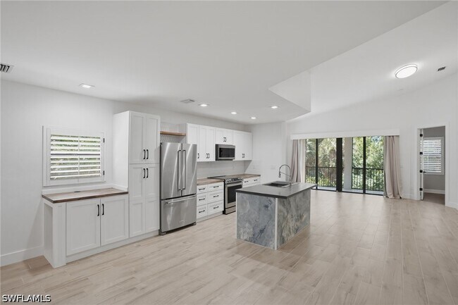 27024 Adriana Cir in Bonita Springs, FL - Building Photo - Building Photo