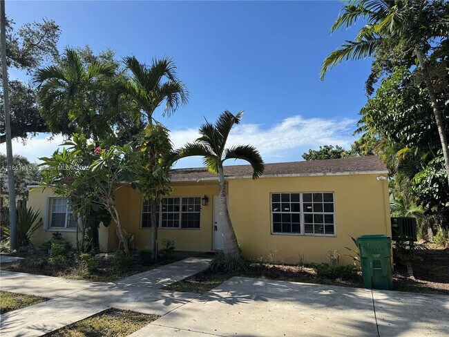 1767 NW 93rd St in Miami, FL - Building Photo - Building Photo