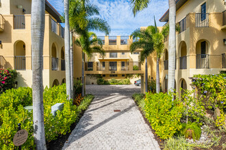 Villas Escalante in Naples, FL - Building Photo - Building Photo