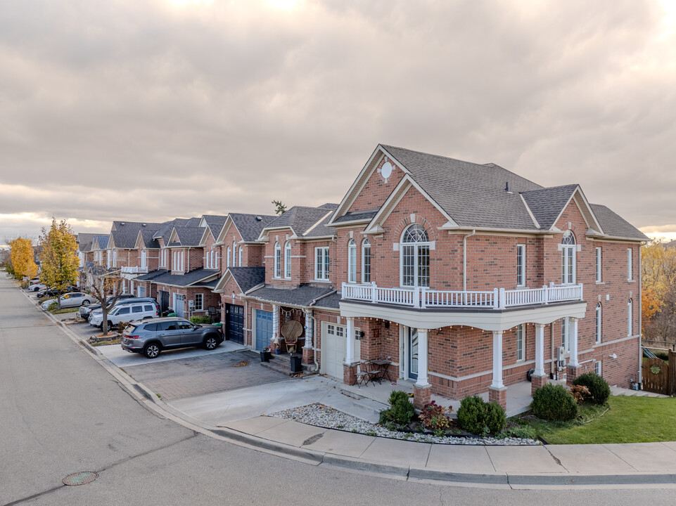 60 Panama Pl in Brampton, ON - Building Photo