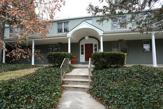 205 N Essex Ave in Narberth, PA - Foto de edificio - Building Photo