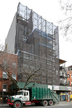 134-136 W Houston St in New York, NY - Building Photo - Building Photo