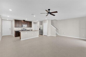 773 Legacy Dr in Davenport, FL - Foto de edificio - Building Photo