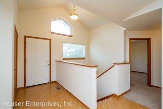 4 Redtail Ct in Coralville, IA - Foto de edificio - Building Photo
