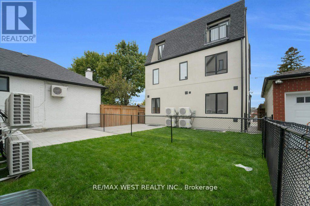 502 Atlas Ave in Toronto, ON - Building Photo