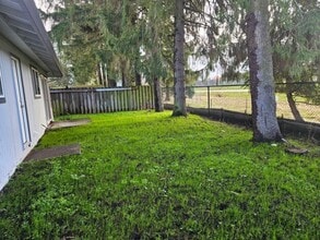 2430 SE 9th Ct in Gresham, OR - Building Photo - Building Photo