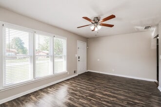 819 Flicker Rd in Louisville, KY - Building Photo - Building Photo