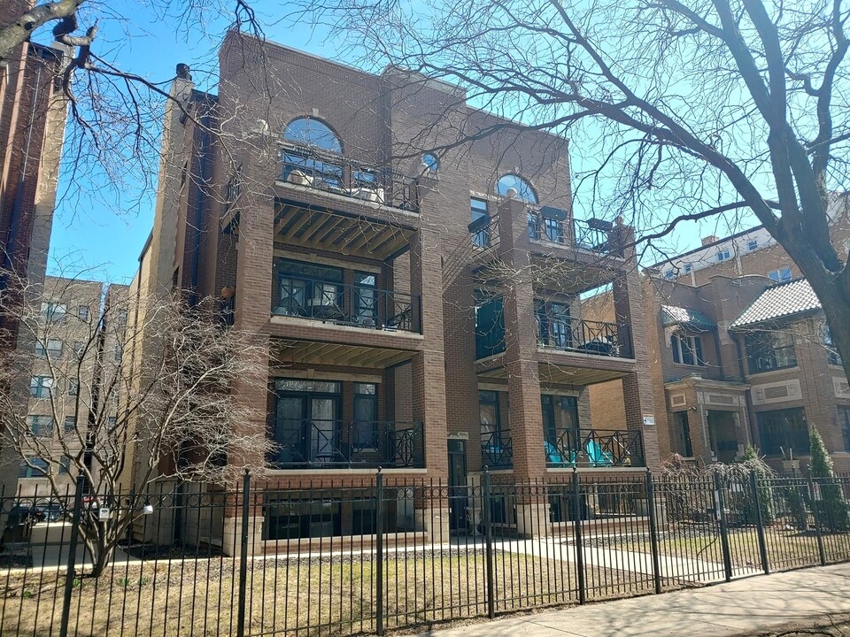 4541 Malden St in Chicago, IL - Foto de edificio