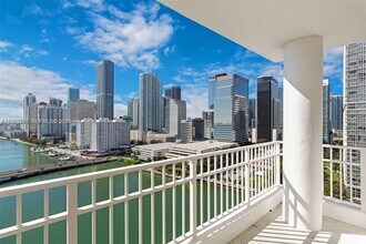 701 Brickell Key Blvd in Miami, FL - Building Photo - Building Photo