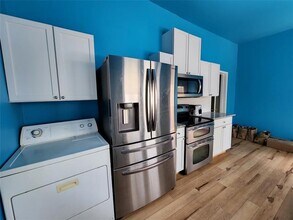 511 W Sycamore St in Denton, TX - Building Photo - Building Photo